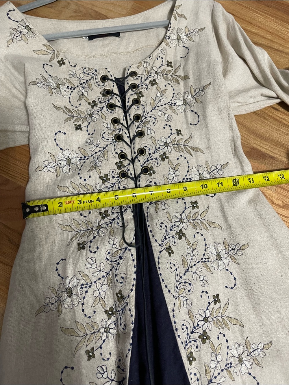 Medieval Style Dress - Picture 7 of 10